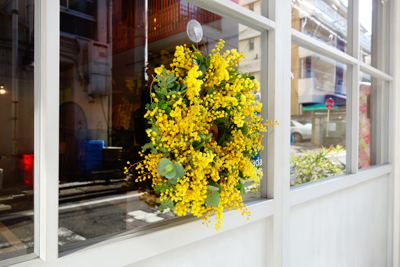 しろくま生花店のミモザのリース 話題 神楽坂 貞 Sada Kagurazaka