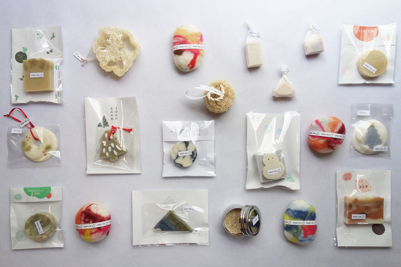 ツキイチ貞「心にも体にもやさしいkakapoせっけん」展